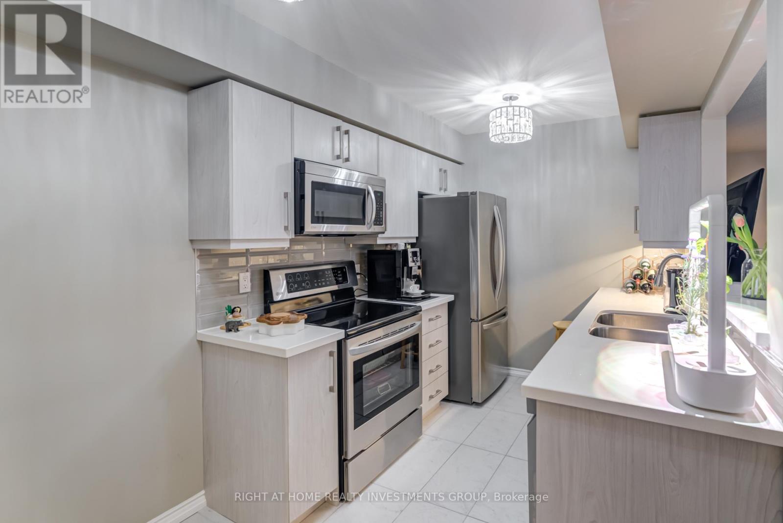 809 - 900 Steeles Avenue W, Vaughan (Lakeview Estates), Ontario  L4J 8C2 - Photo 14 - N12187125
