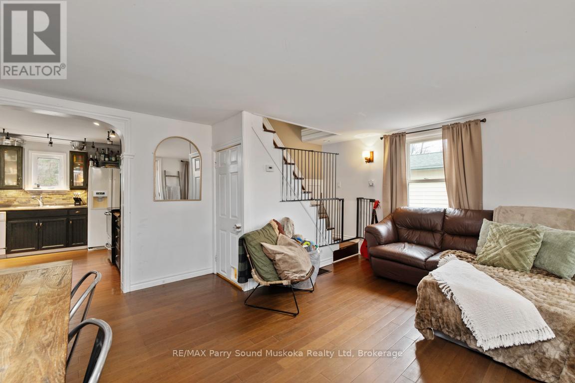 8 Meadow Street, Parry Sound, Ontario  P2A 2L9 - Photo 10 - X12007472