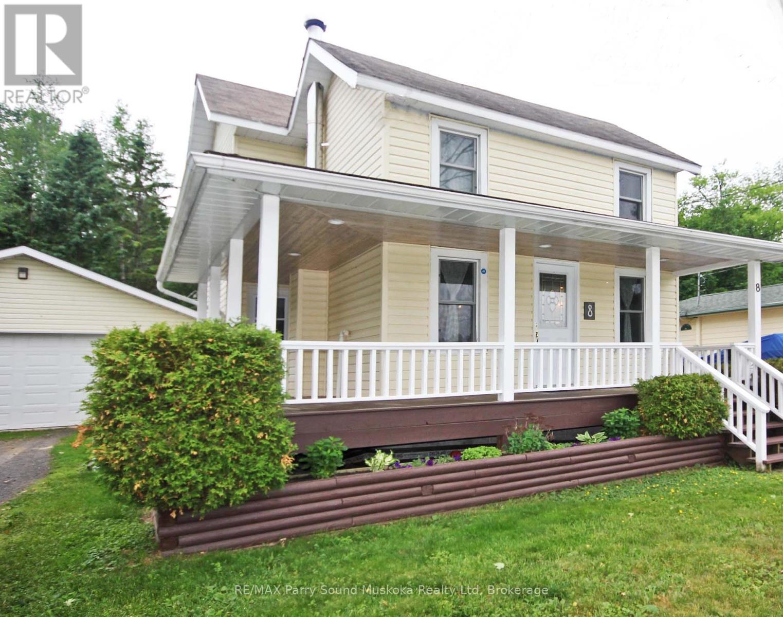8 Meadow Street, Parry Sound, Ontario  P2A 2L9 - Photo 2 - X12007472