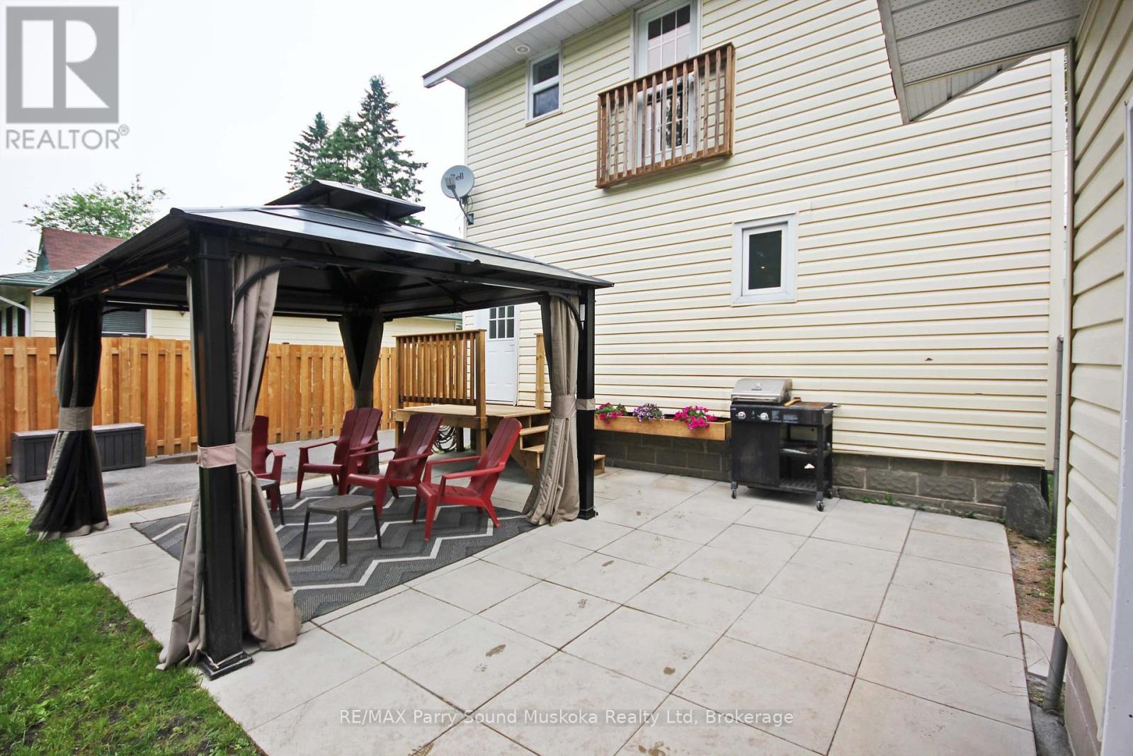 8 Meadow Street, Parry Sound, Ontario  P2A 2L9 - Photo 5 - X12007472