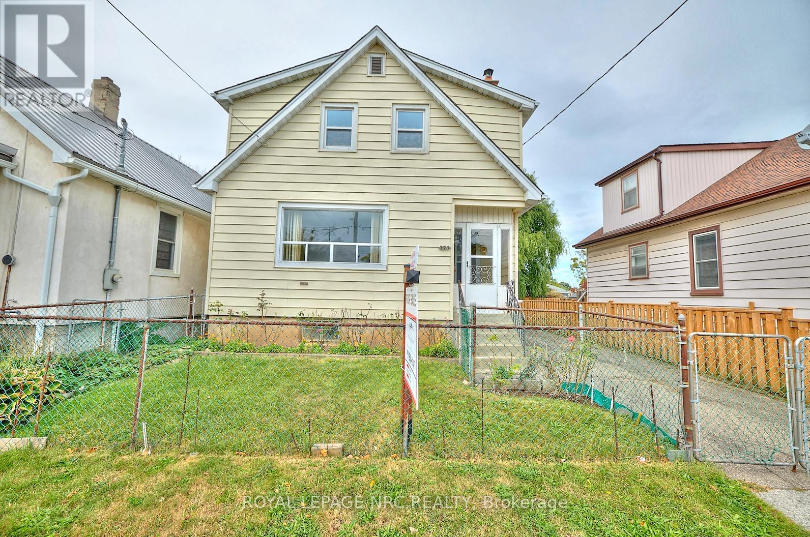 223 Niagara Street, St. Catharines, Ontario  L2M 4V3 - Photo 2 - X12187131