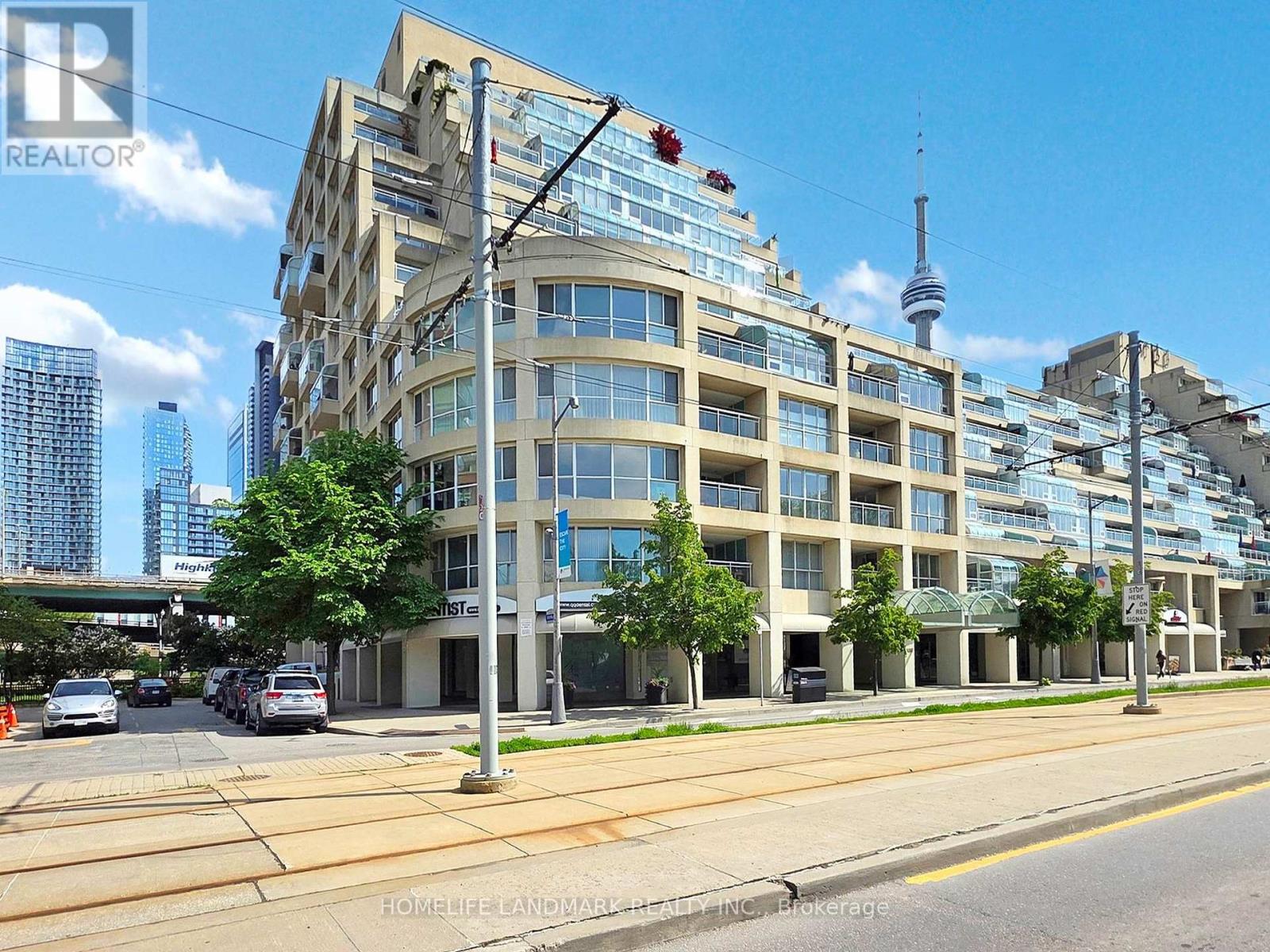 <div class="slider-price">$990,000</div><p>304w - 480 Queens Quay W, Toronto, Ontario</p>