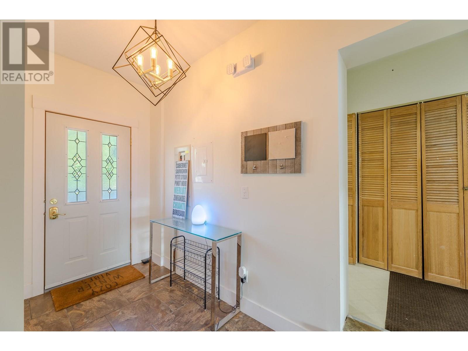 6471 Vernon Avenue, Peachland, British Columbia  V0H 1X8 - Photo 7 - 10342209