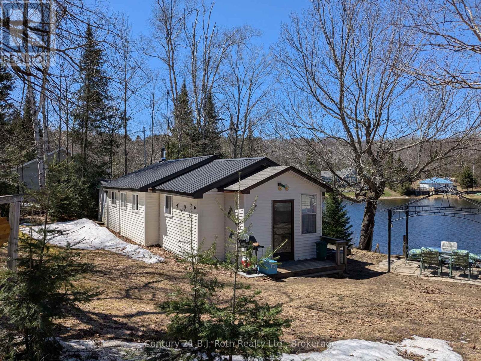 16 Machar Point, South River, Ontario  P0A 1X0 - Photo 2 - X12107091