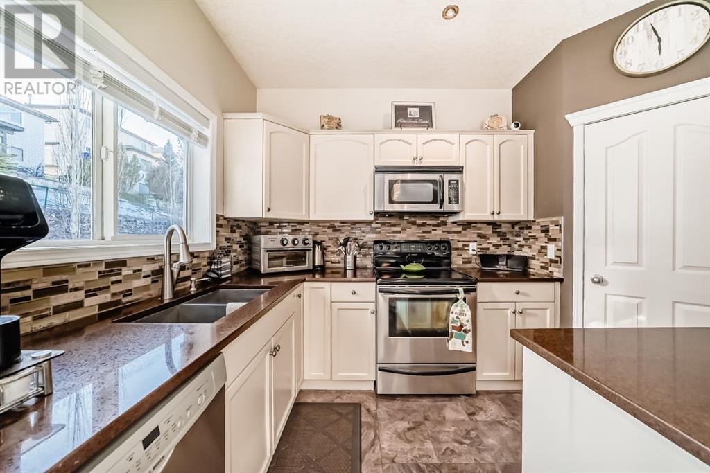 39 Bow Ridge Drive, Cochrane, Alberta  T4C 1L1 - Photo 8 - A2202919