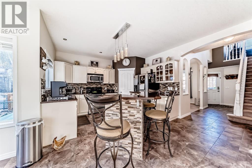 39 Bow Ridge Drive, Cochrane, Alberta  T4C 1L1 - Photo 4 - A2202919