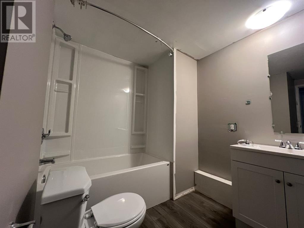 74 Greenwood Villa, Drumheller, Alberta  T0J 0Y1 - Photo 8 - A2208542