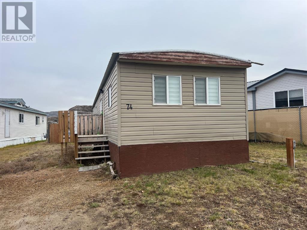 74 Greenwood Villa, Drumheller, Alberta  T0J 0Y1 - Photo 1 - A2208542