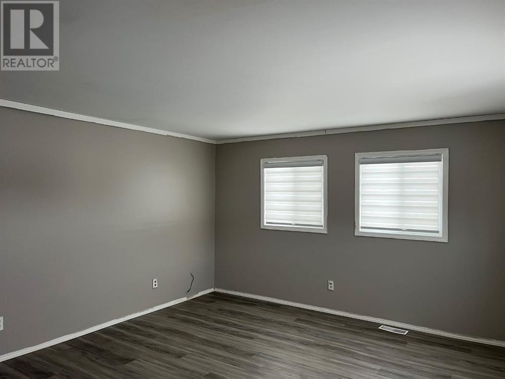 74 Greenwood Villa, Drumheller, Alberta  T0J 0Y1 - Photo 2 - A2208542