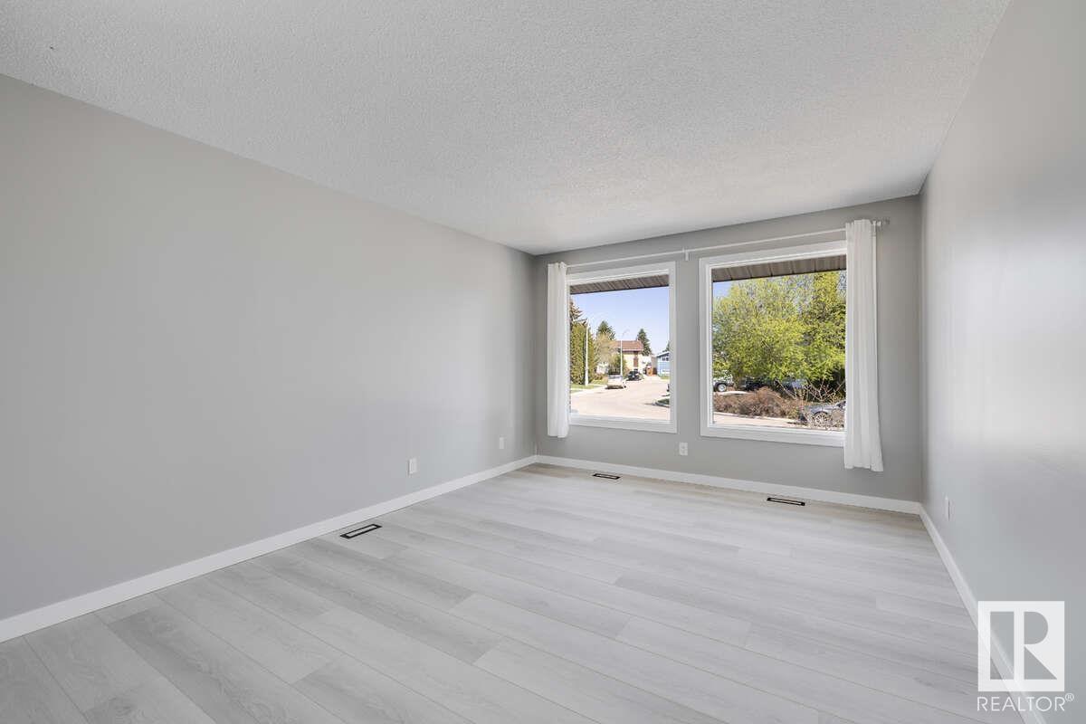 Property at 5 WELLINGTON CR image 2
