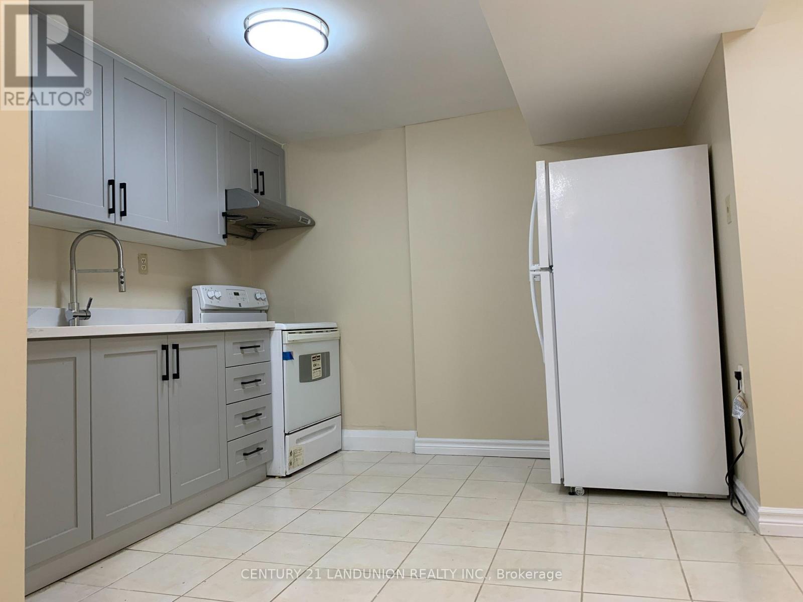 (Bsmt) - 92 Mentor Boulevard, Toronto, Ontario  M2H 2N1 - Photo 3 - C12187162