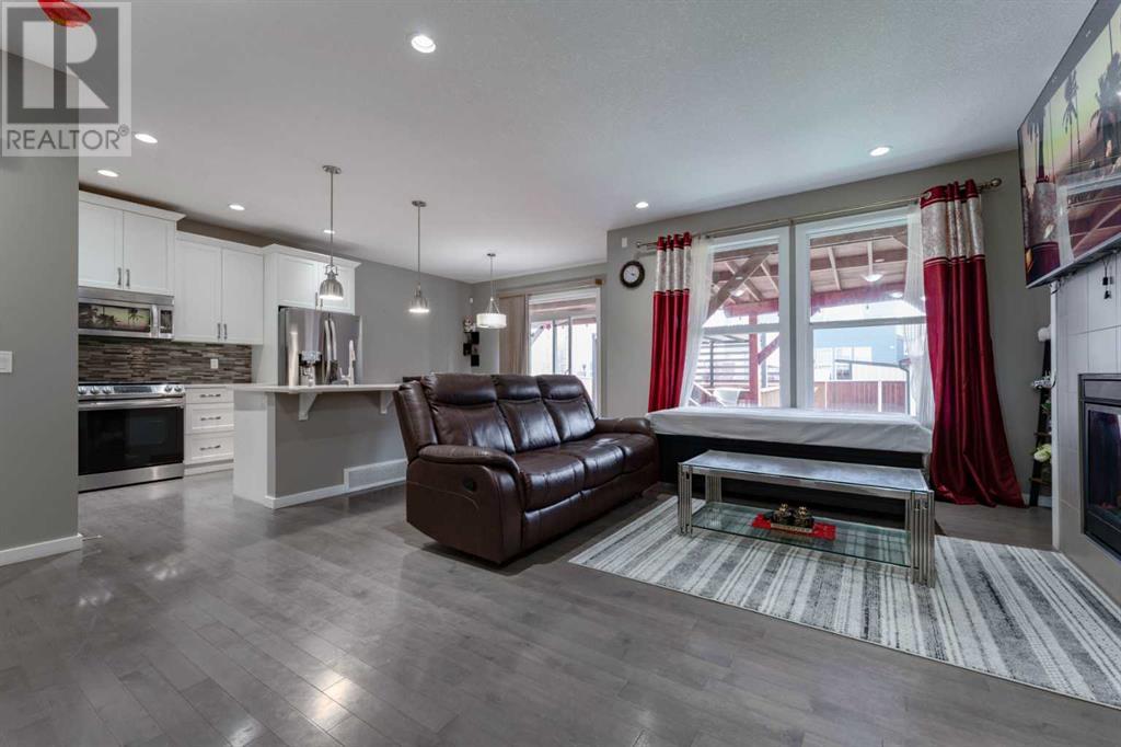 17 Copperpond Parade Se, Calgary, Alberta  T2Z 5A8 - Photo 3 - A2220415