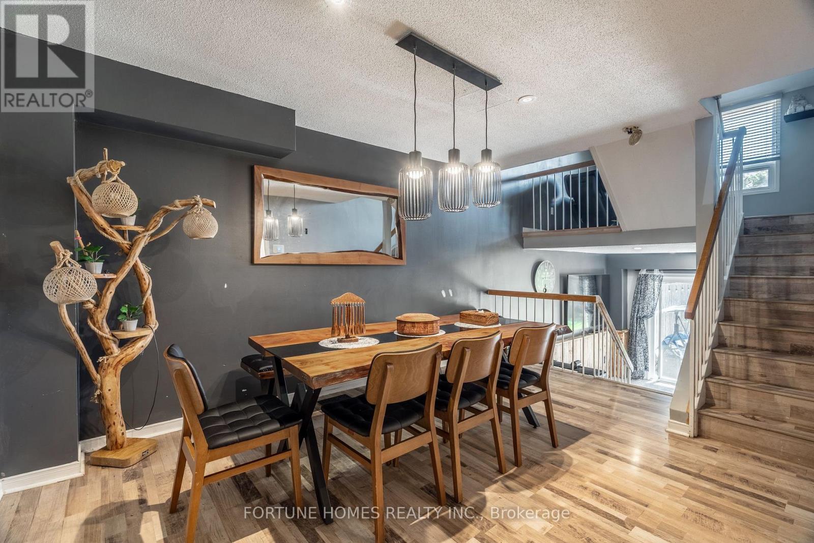 21 Garden Avenue, Brampton (Bram West), Ontario  L6X 1M4 - Photo 6 - W12187173