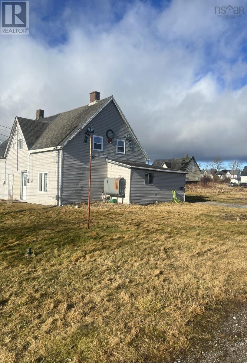 2 International Street, Glace Bay, Nova Scotia  B1A 3P7 - Photo 3 - 202512507