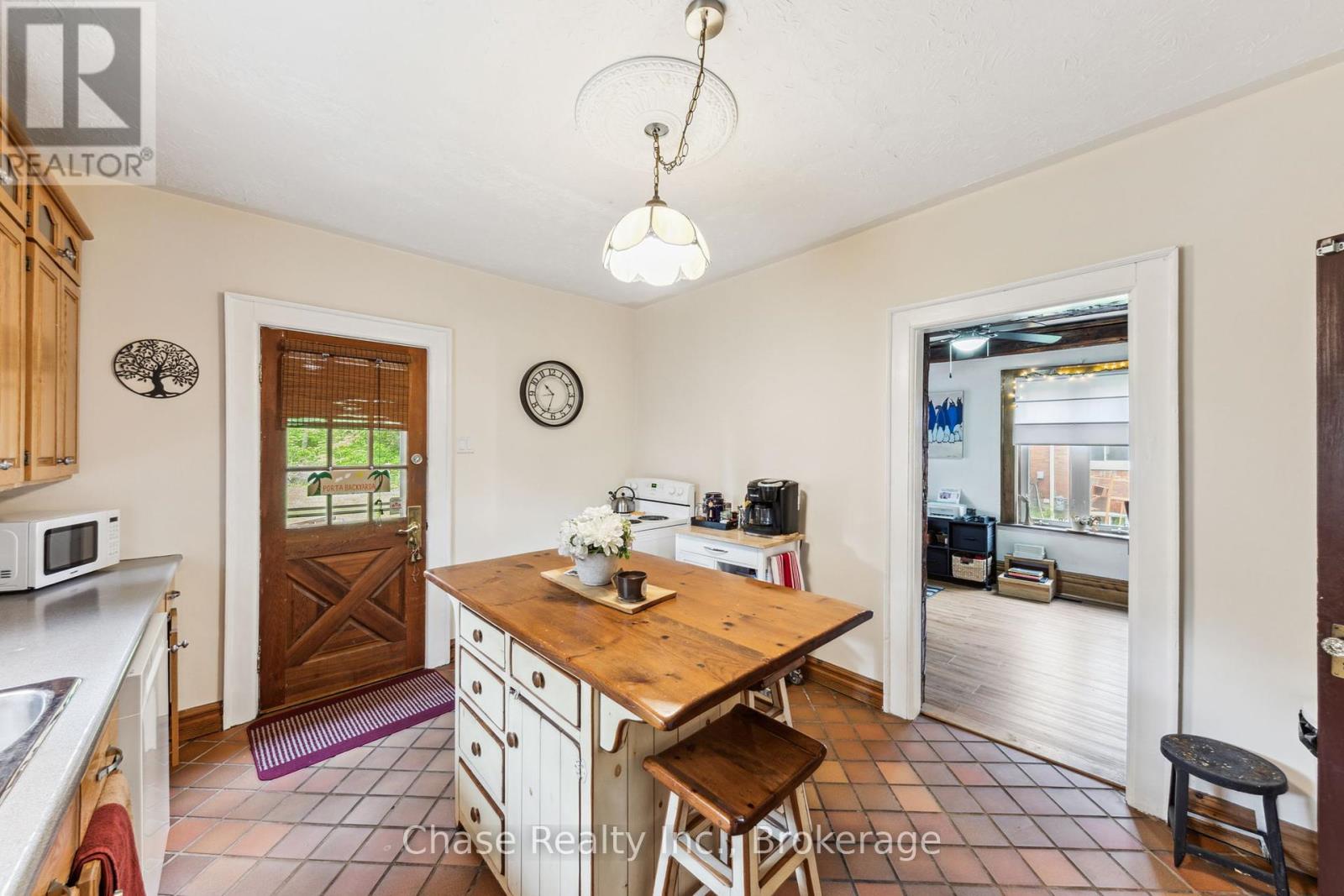 746 Sixth Avenue, Tay, Ontario  L0K 1R0 - Photo 15 - S12187183