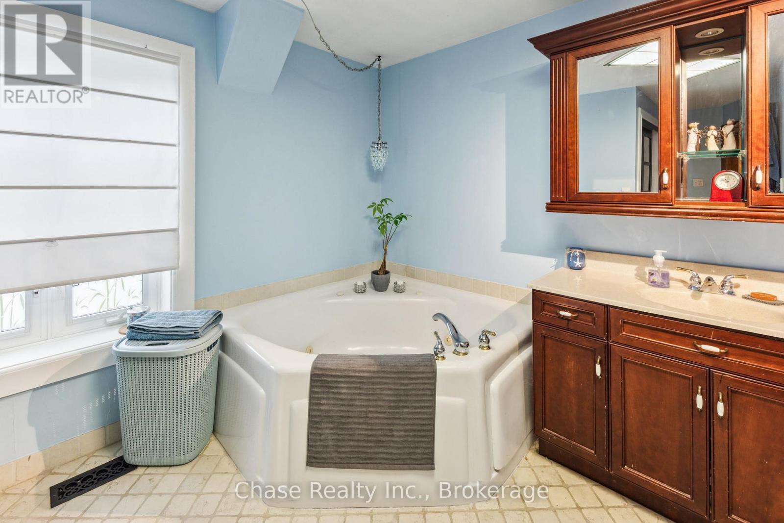 746 Sixth Avenue, Tay, Ontario  L0K 1R0 - Photo 18 - S12187183