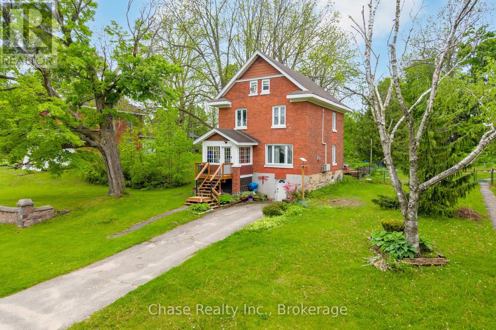 746 Sixth Avenue, Tay, Ontario  L0K 1R0 - Photo 2 - S12187183
