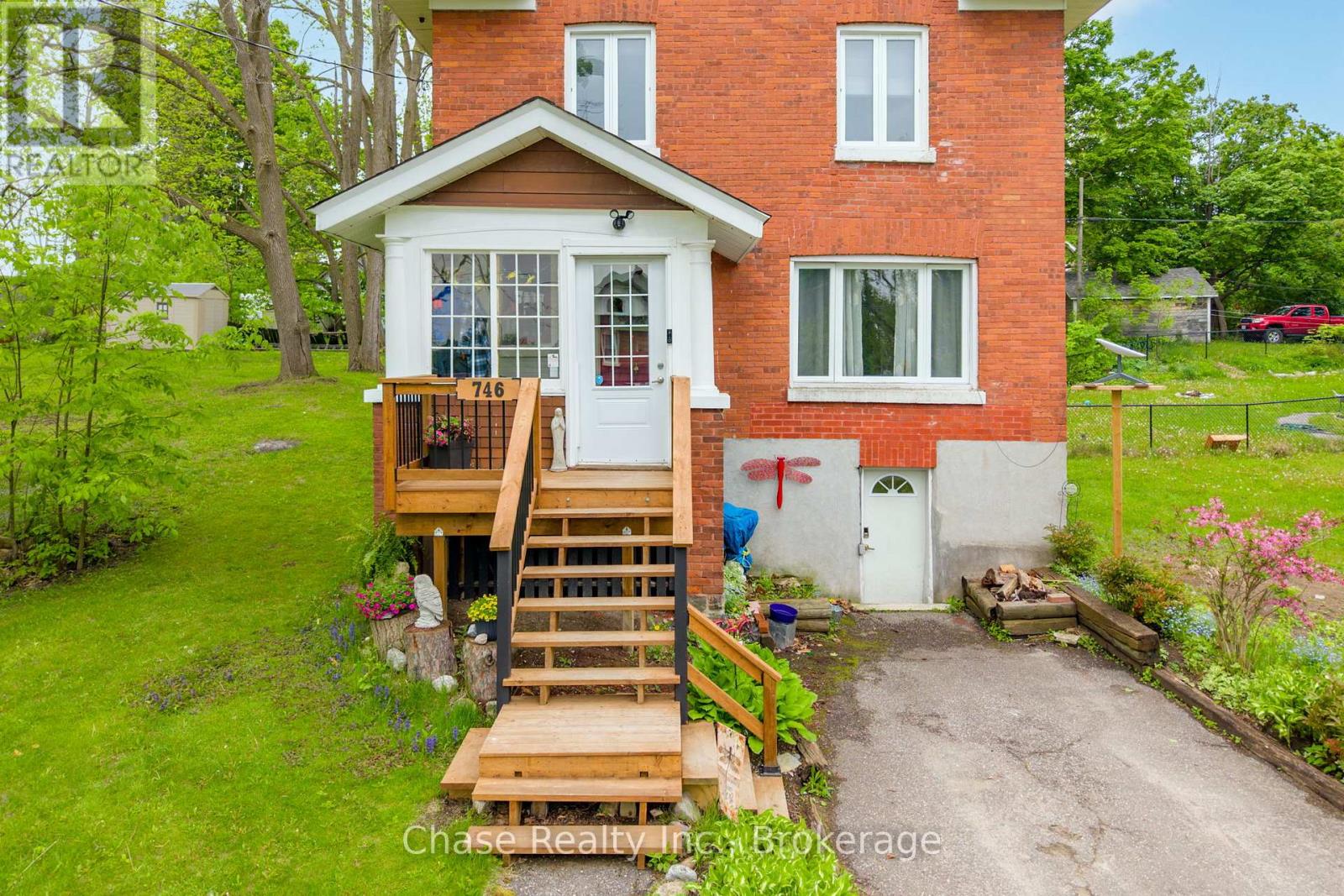 746 Sixth Avenue, Tay, Ontario  L0K 1R0 - Photo 3 - S12187183