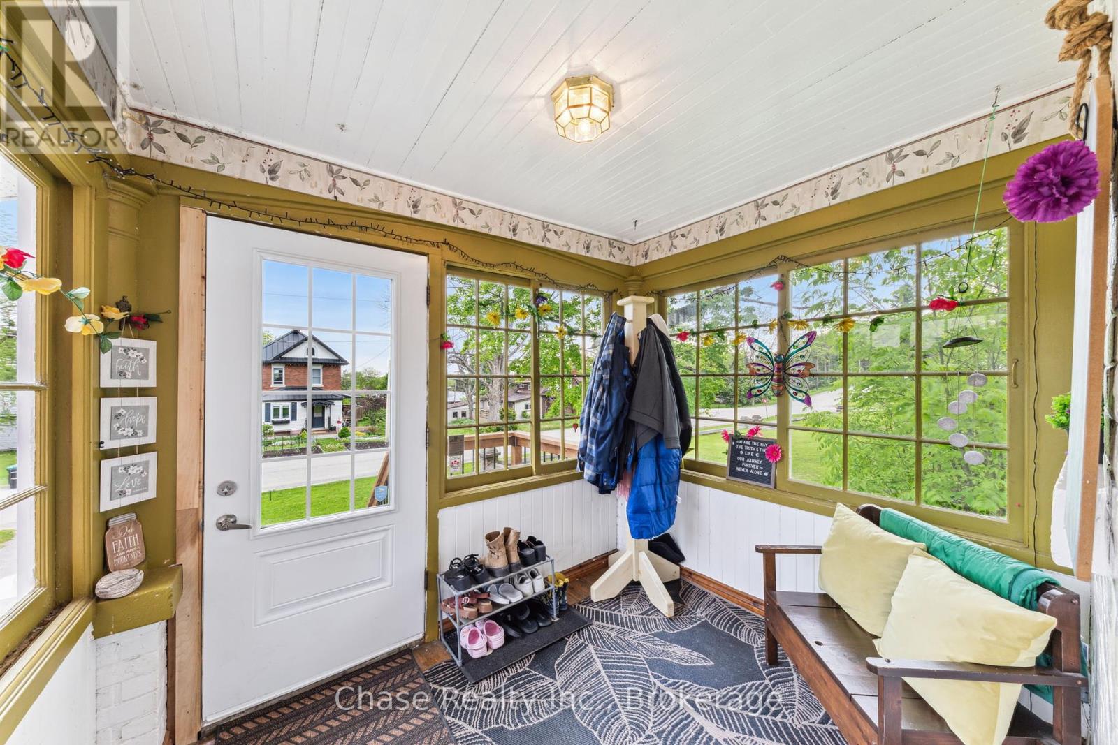 746 Sixth Avenue, Tay, Ontario  L0K 1R0 - Photo 4 - S12187183