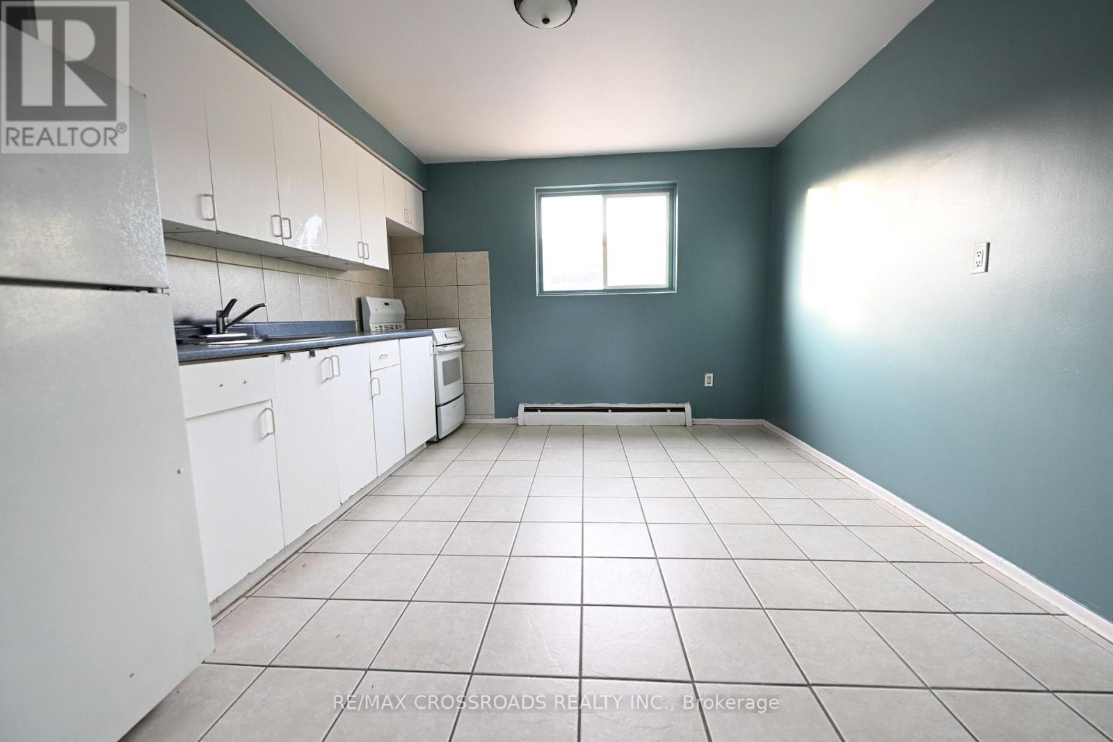 390 Dean Avenue, Oshawa, Ontario  L1H 3E2 - Photo 4 - E12187186