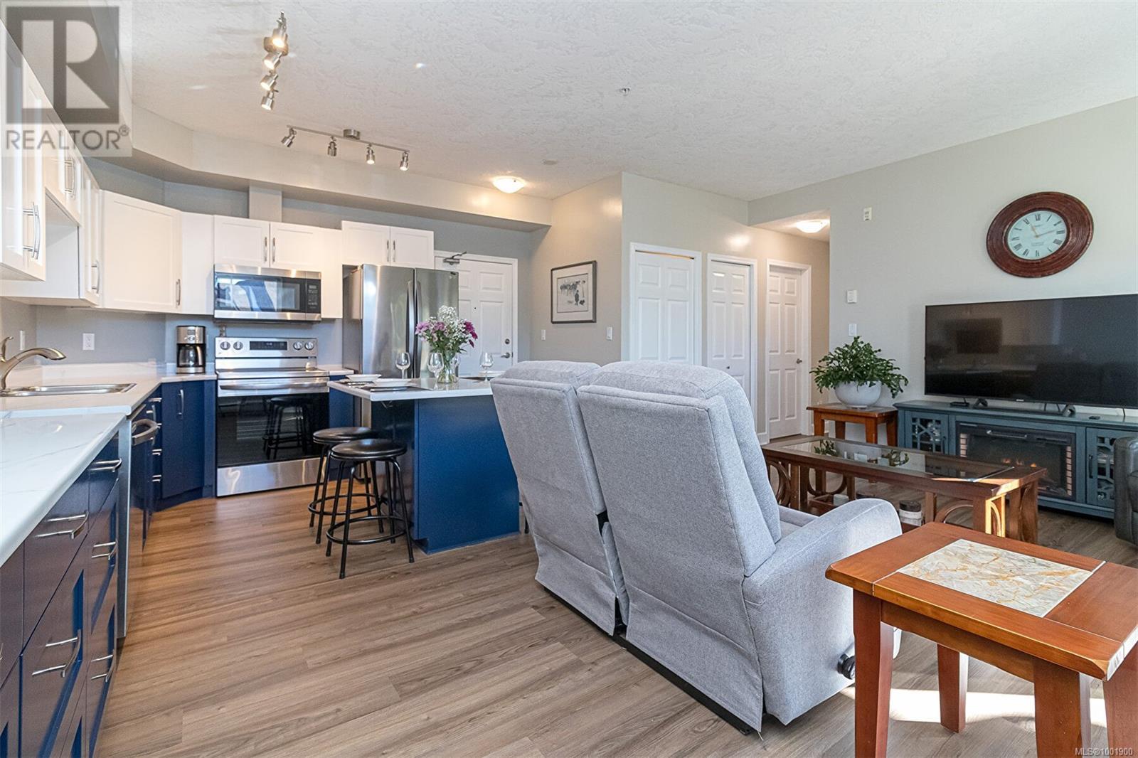 203 1156 Colville Rd, Esquimalt, British Columbia  V9A 4P7 - Photo 10 - 1001900
