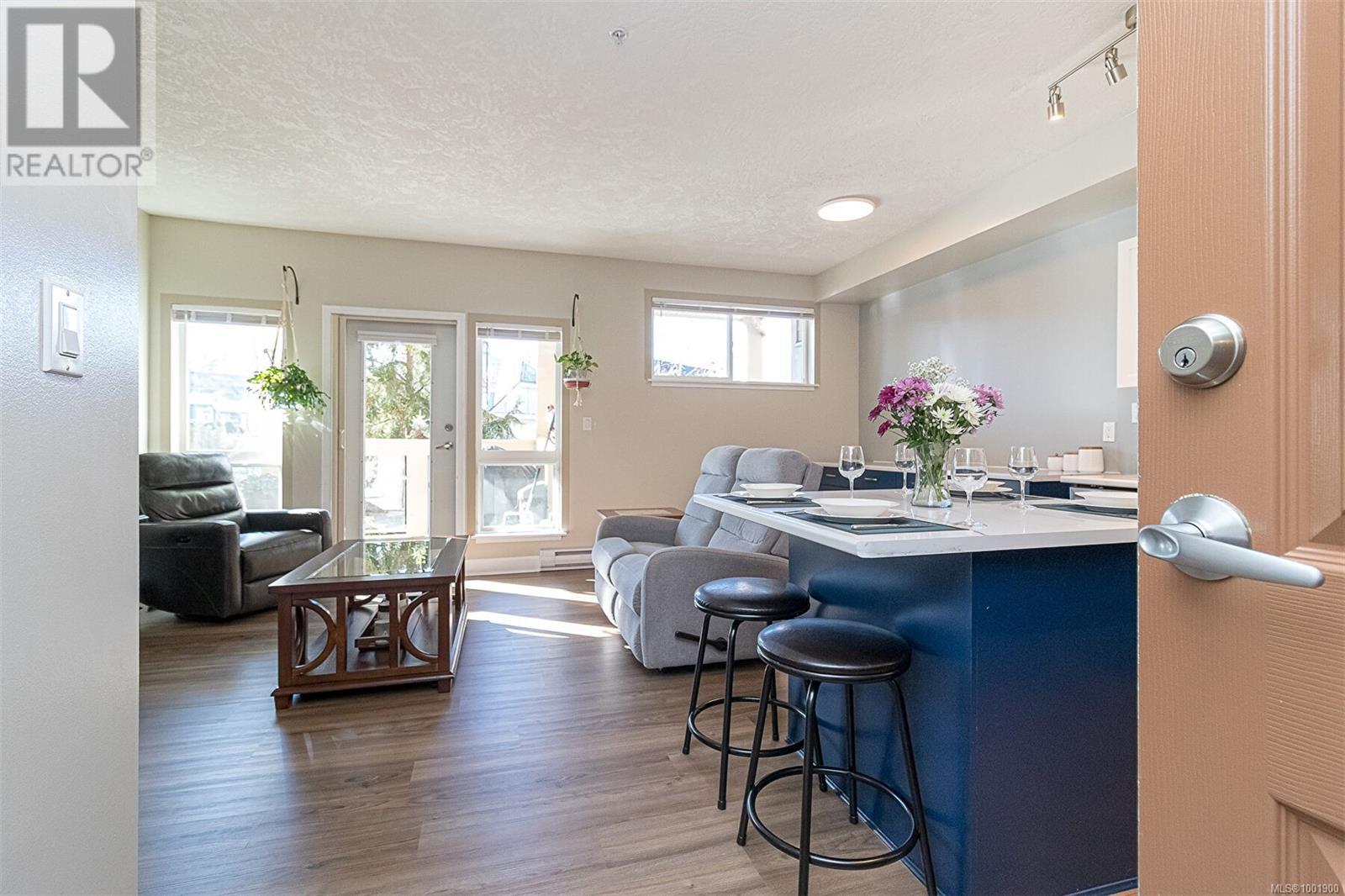 203 1156 Colville Rd, Esquimalt, British Columbia  V9A 4P7 - Photo 4 - 1001900