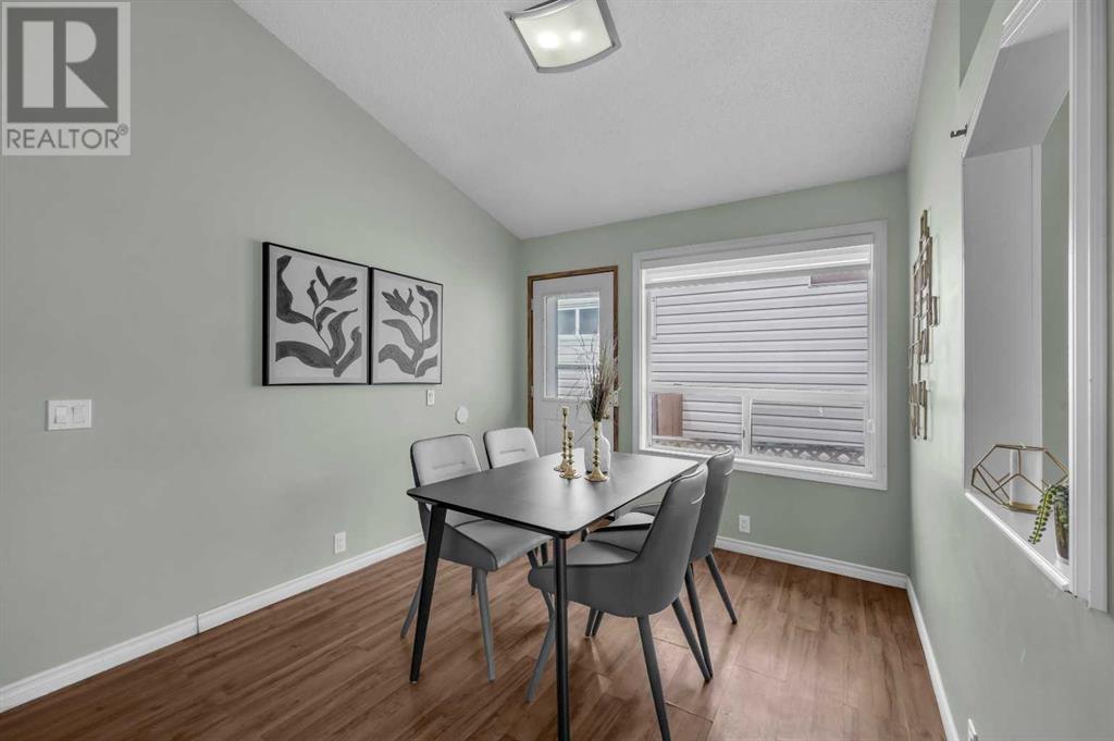 262 Martinwood Place Ne, Calgary, Alberta  T3J 3H6 - Photo 7 - A2210114