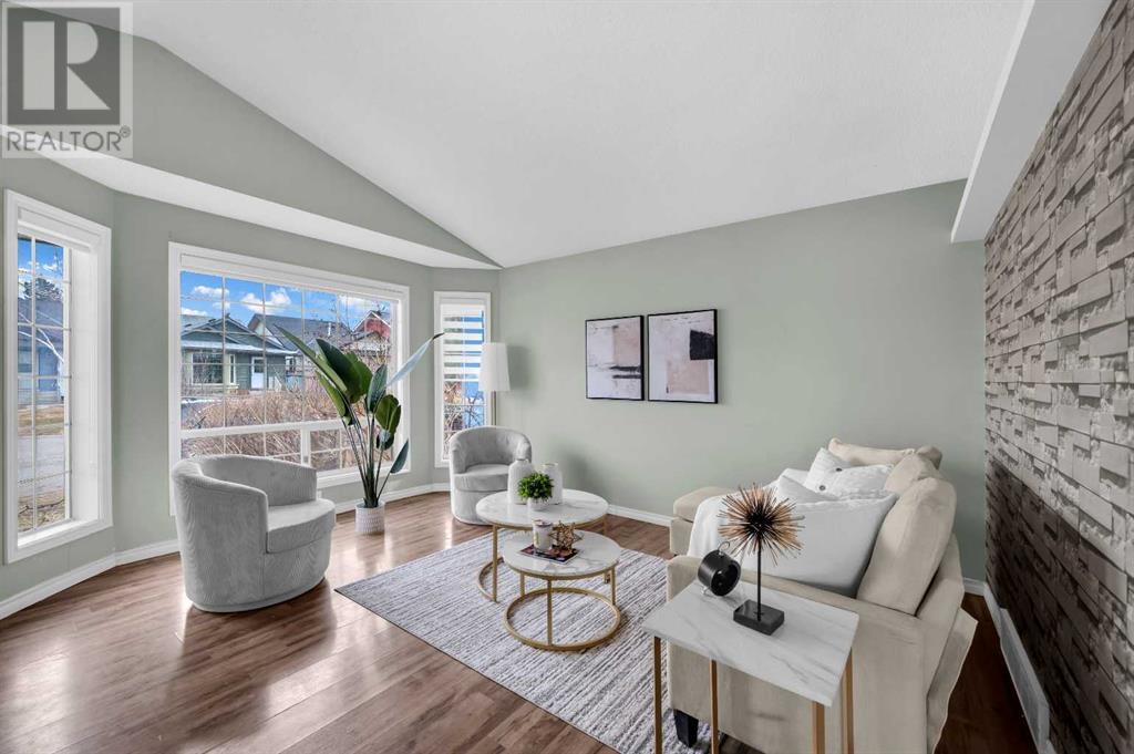 262 Martinwood Place Ne, Calgary, Alberta  T3J 3H6 - Photo 2 - A2210114