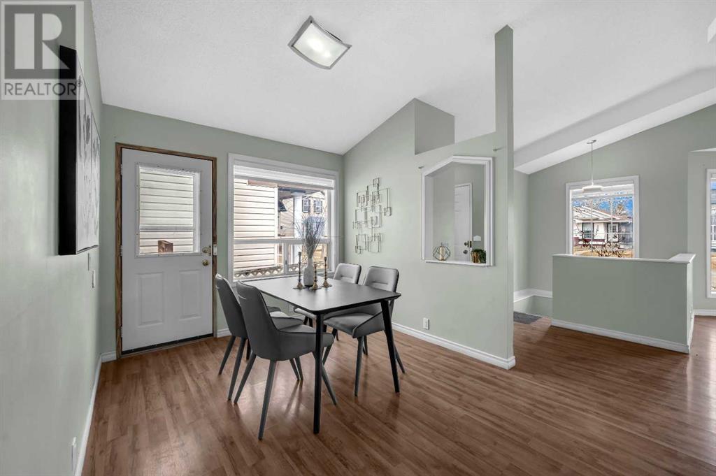 262 Martinwood Place Ne, Calgary, Alberta  T3J 3H6 - Photo 8 - A2210114