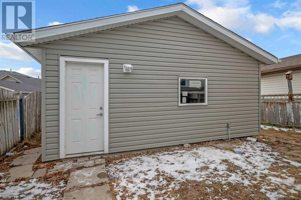 262 Martinwood Place Ne, Calgary, Alberta  T3J 3H6 - Photo 32 - A2210114