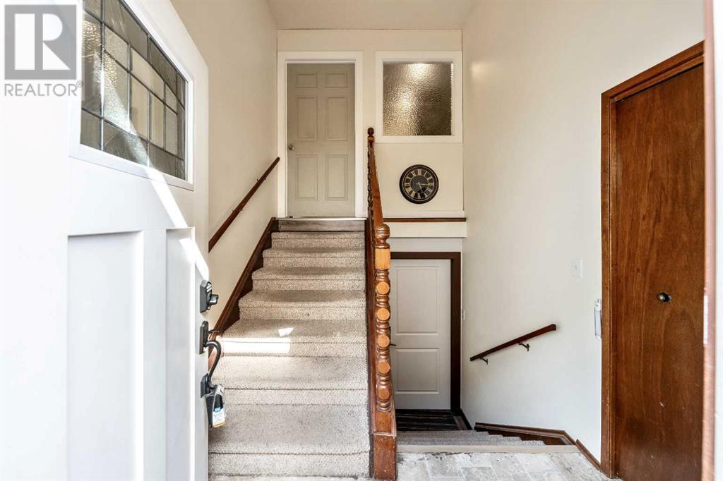 Property at 7 Silverdale Place NW image 3