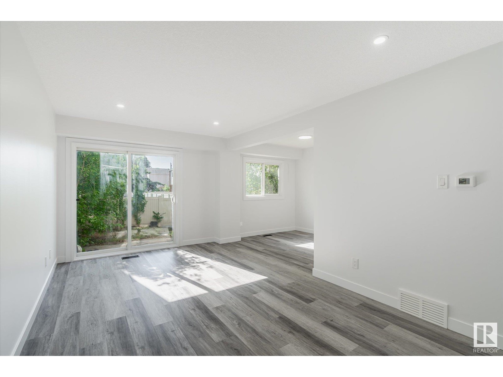 199 Centennial Co Nw, Edmonton, Alberta  T5P 0V4 - Photo 3 - E4439769