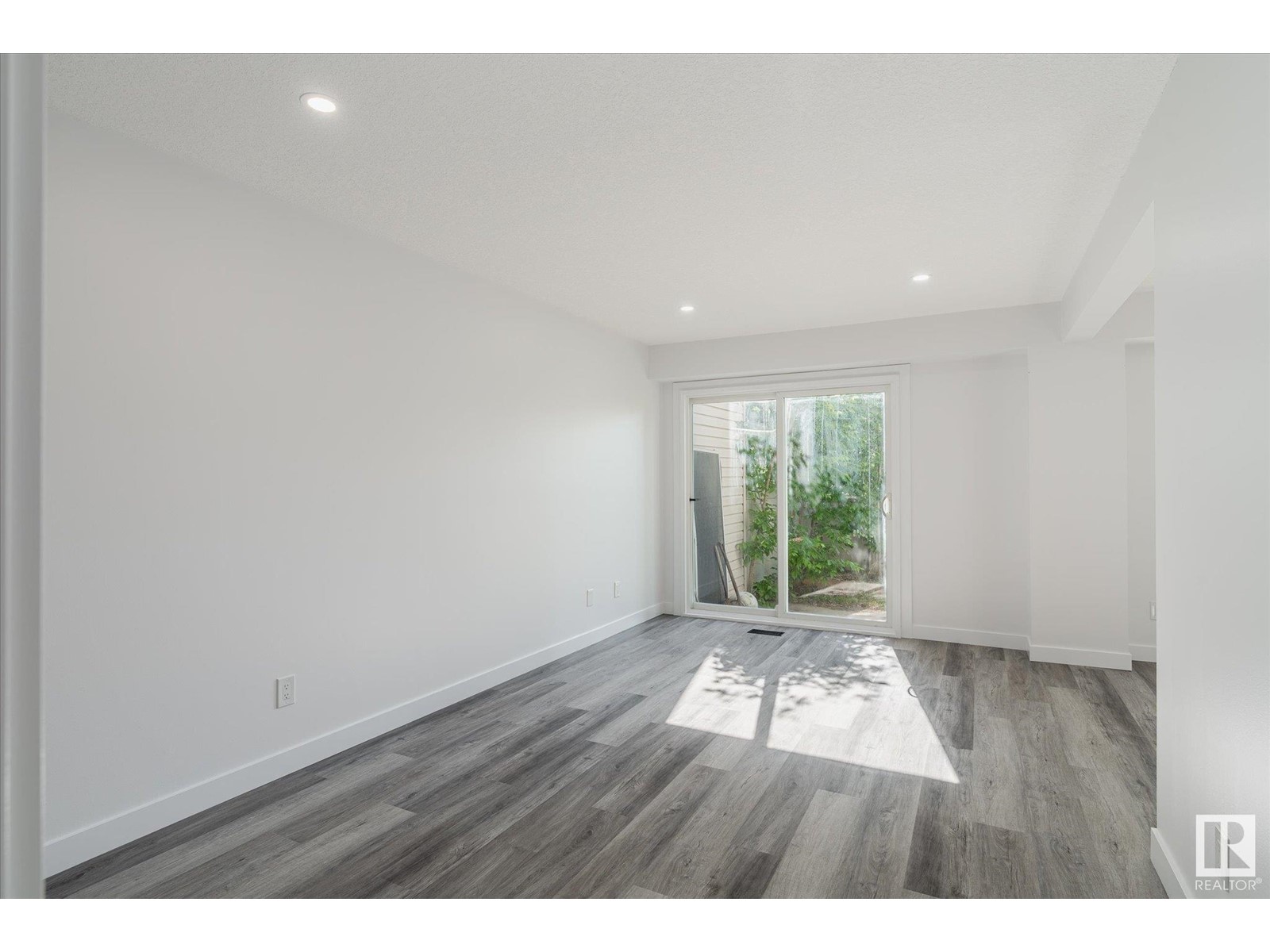 199 Centennial Co Nw, Edmonton, Alberta  T5P 0V4 - Photo 4 - E4439769