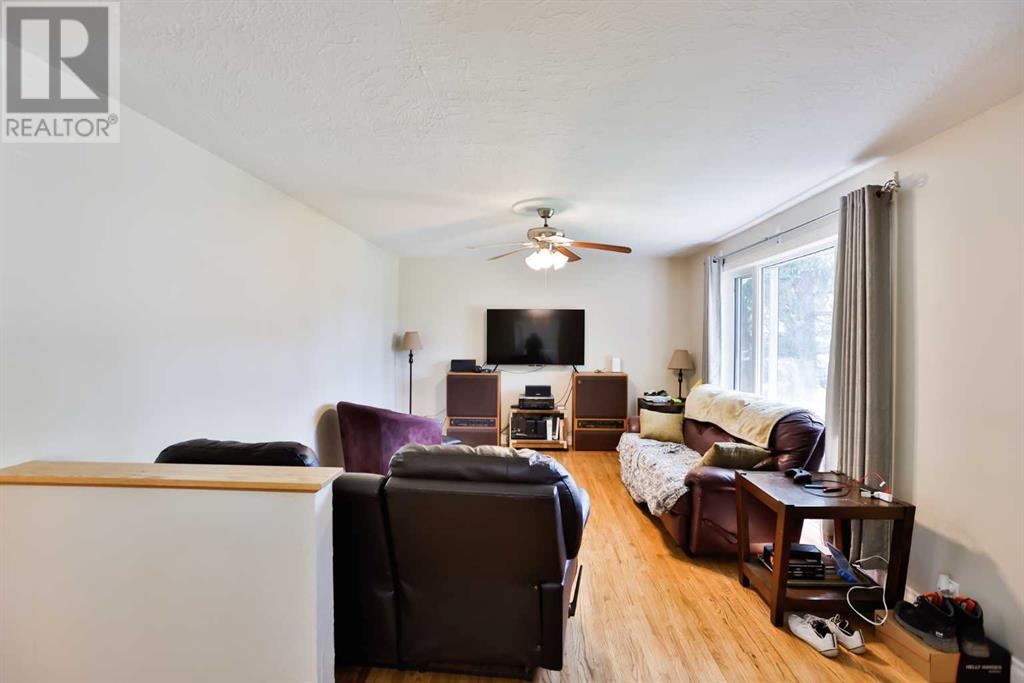 Property at 321 24 Street S image 3