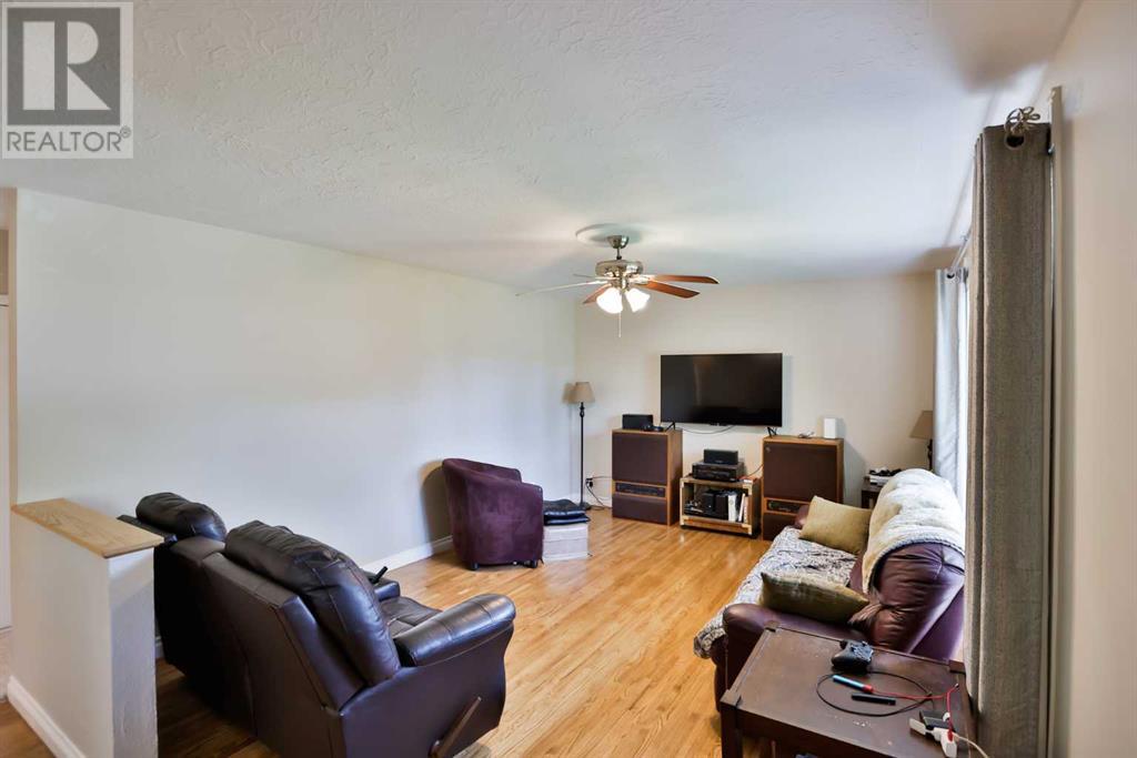 Property at 321 24 Street S image 4