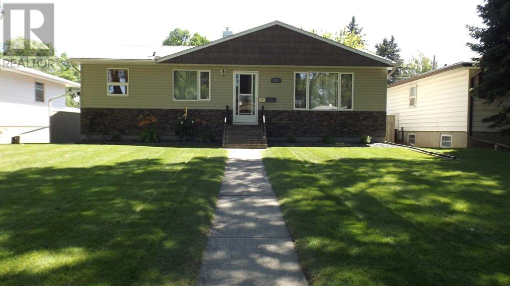 Property at 321 24 Street S image 1