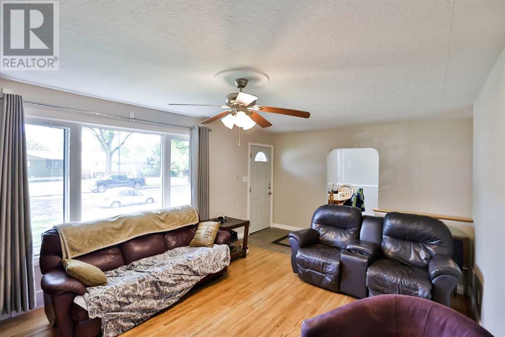 Property at 321 24 Street S image 5