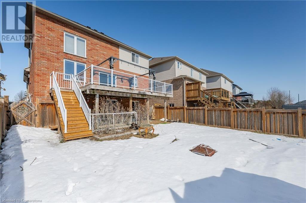 561 Thomas Slee Drive, Kitchener, Ontario  N2P 2Y7 - Photo 2 - 40706310