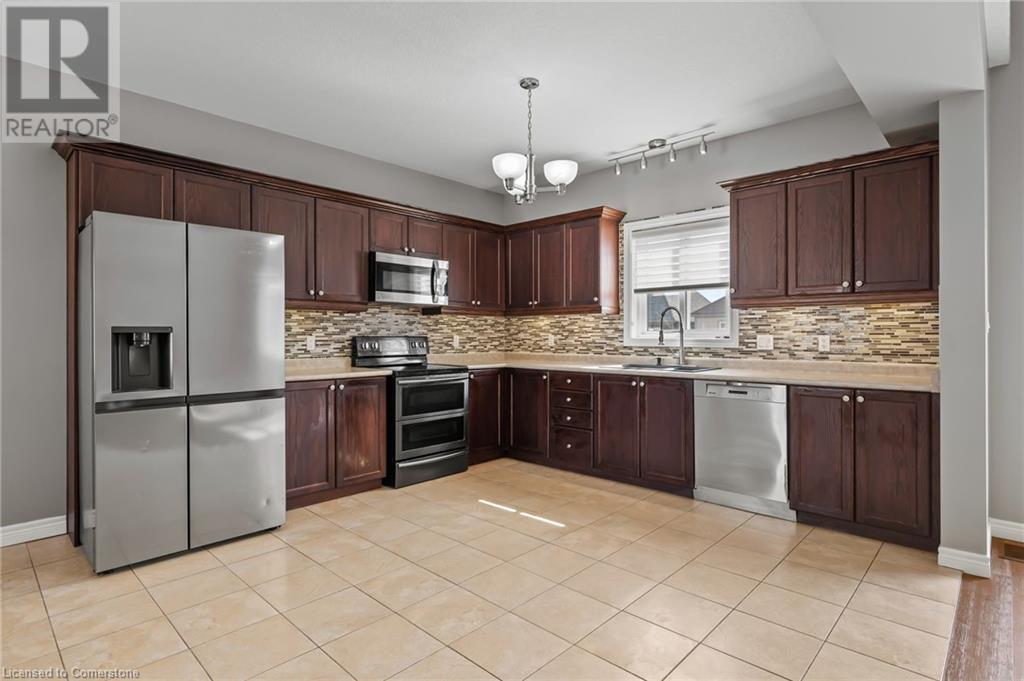 561 Thomas Slee Drive, Kitchener, Ontario  N2P 2Y7 - Photo 8 - 40706310