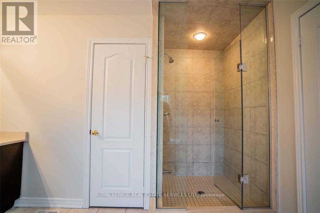 2420 Valleyridge Drive, Oakville, Ontario  L6M 5G7 - Photo 18 - W12183824