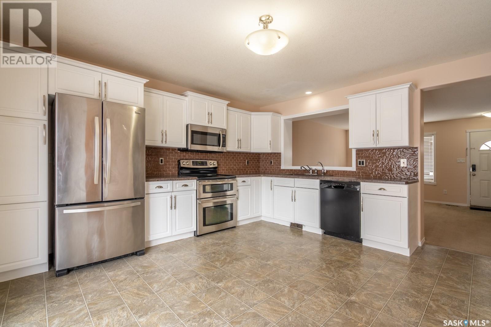 3819 Deutsch Drive E, Regina, Saskatchewan  S4N 7P2 - Photo 9 - SK000245