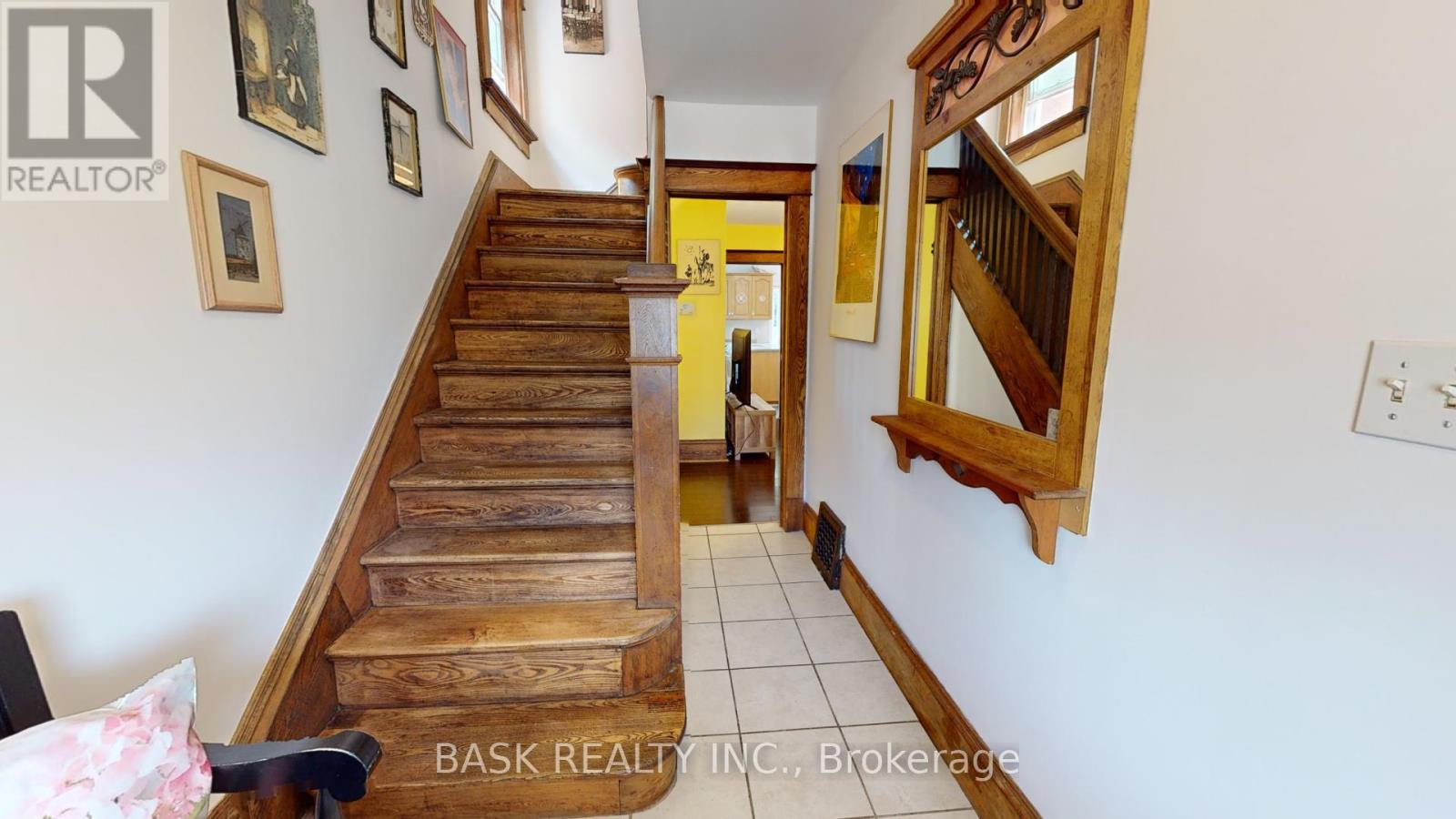 42 Shanley Street, Kitchener, Ontario  N2H 5N9 - Photo 5 - X12187237