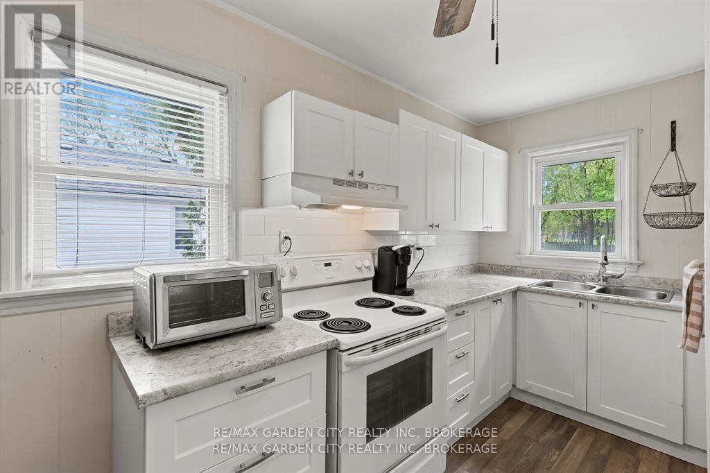 5209 Ontario Avenue, Niagara Falls (Downtown), Ontario  L2E 3R7 - Photo 14 - X12184268
