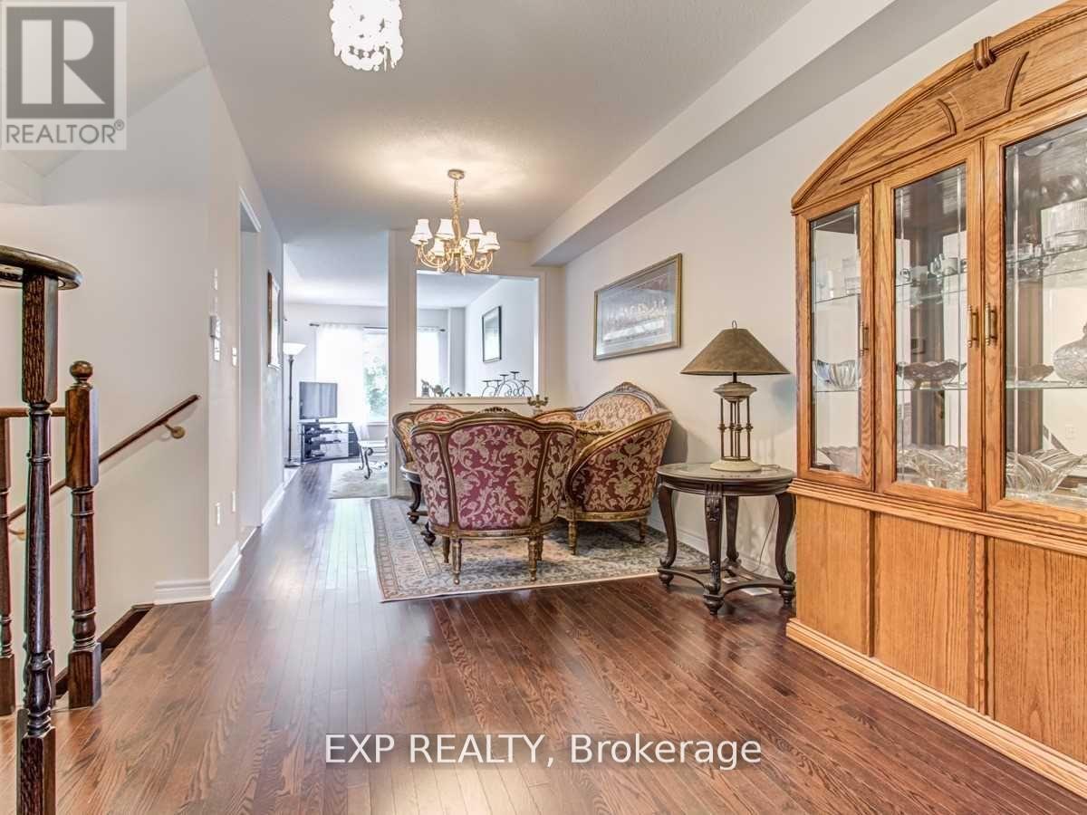 69 Collin Court, Richmond Hill (Jefferson), Ontario  L4E 0X7 - Photo 4 - N12187253
