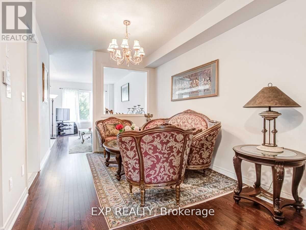 69 Collin Court, Richmond Hill (Jefferson), Ontario  L4E 0X7 - Photo 6 - N12187253