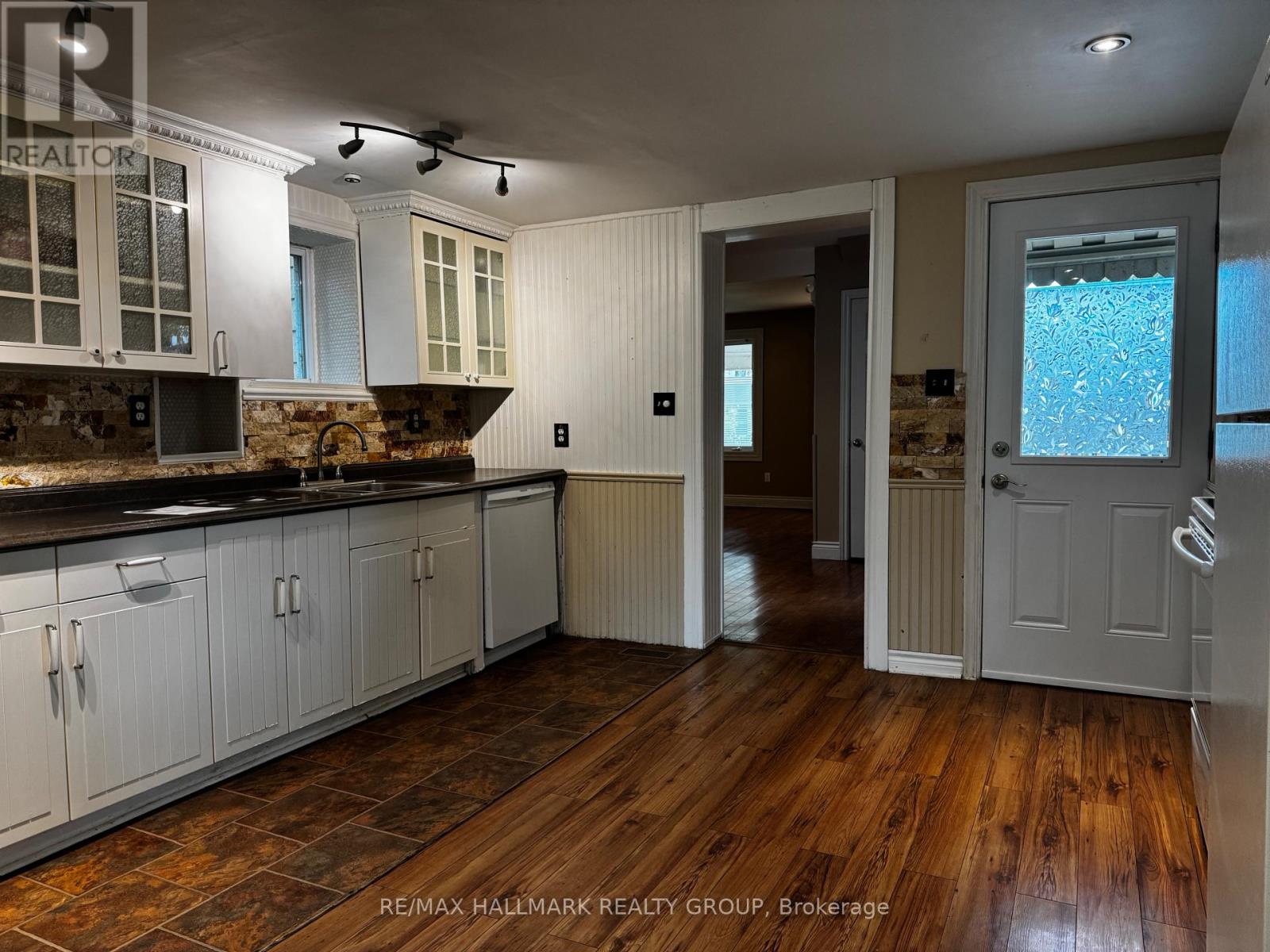 118 Wellington Street, Gananoque, Ontario  K7G 1B7 - Photo 18 - X12164635