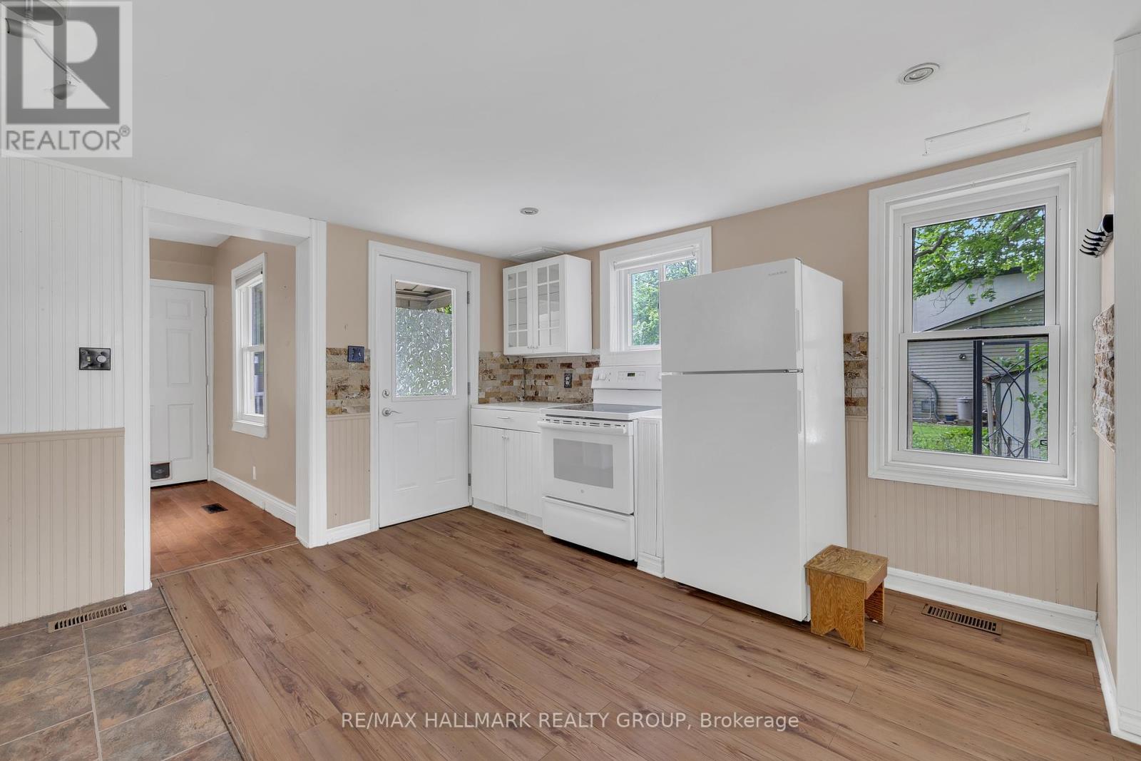 118 Wellington Street, Gananoque, Ontario  K7G 1B7 - Photo 26 - X12164635