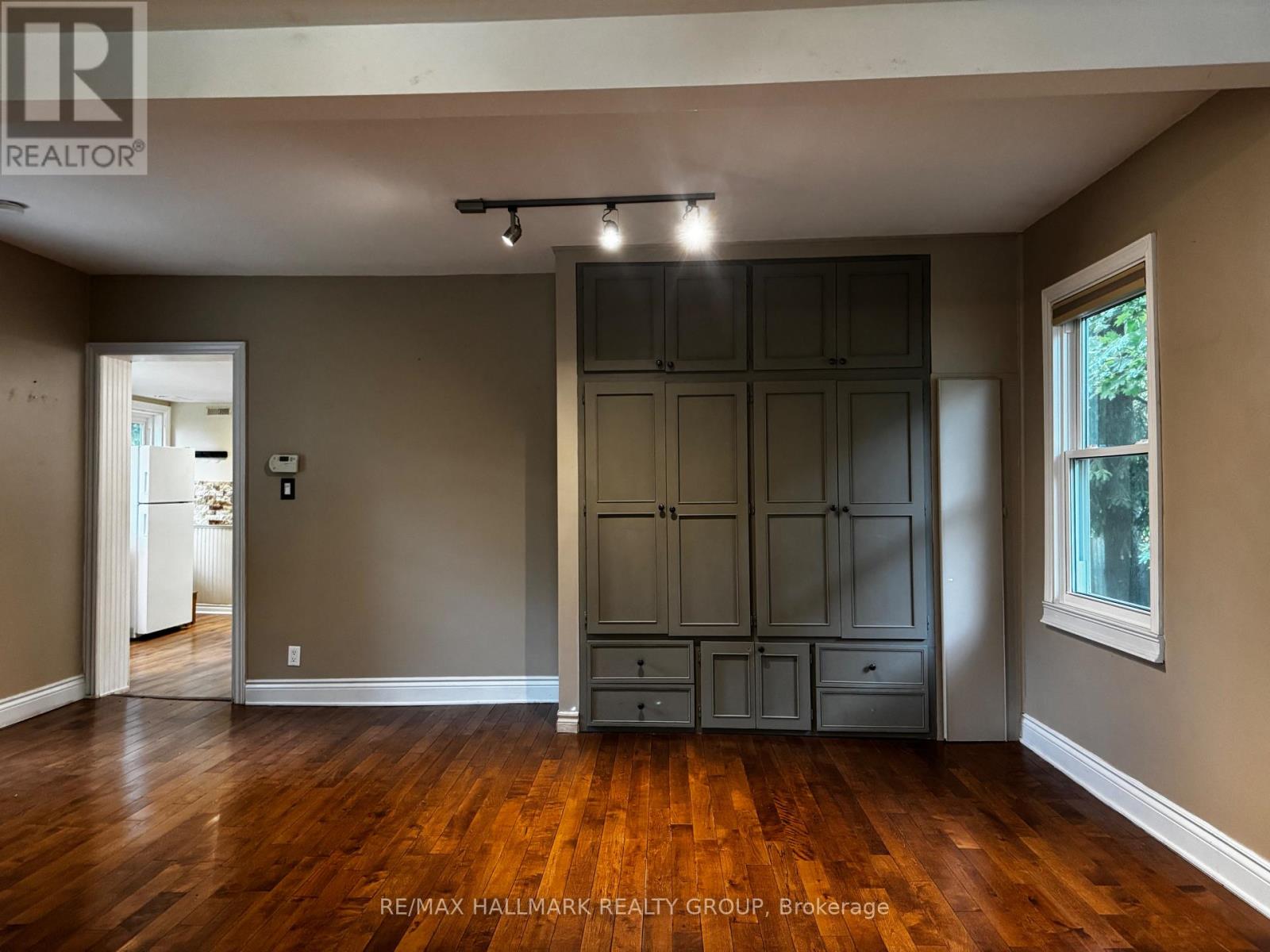 118 Wellington Street, Gananoque, Ontario  K7G 1B7 - Photo 8 - X12164635