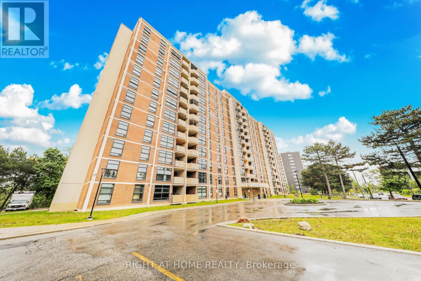 701 - 335 Driftwood Avenue, Toronto (Black Creek), Ontario  M3N 2P3 - Photo 1 - W12187266