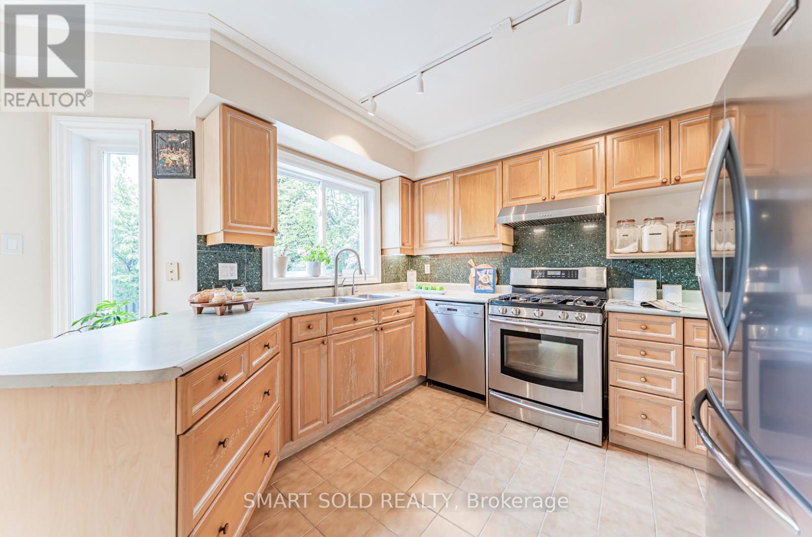 141 Larratt Lane, Richmond Hill, Ontario  L4C 0E6 - Photo 20 - N12183600